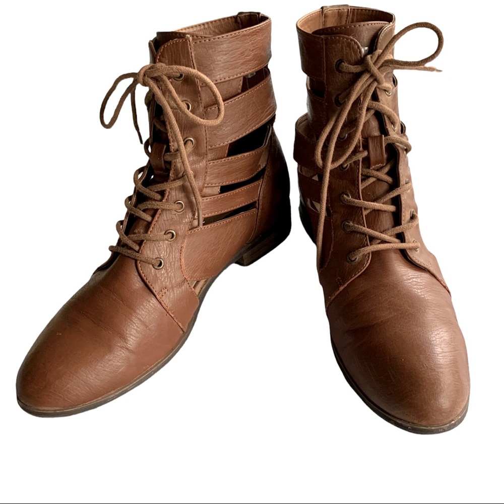SOLD !!FOREVER 21 BOOTIE - LACE UP- SIZE 9 - Picture 3 of 9